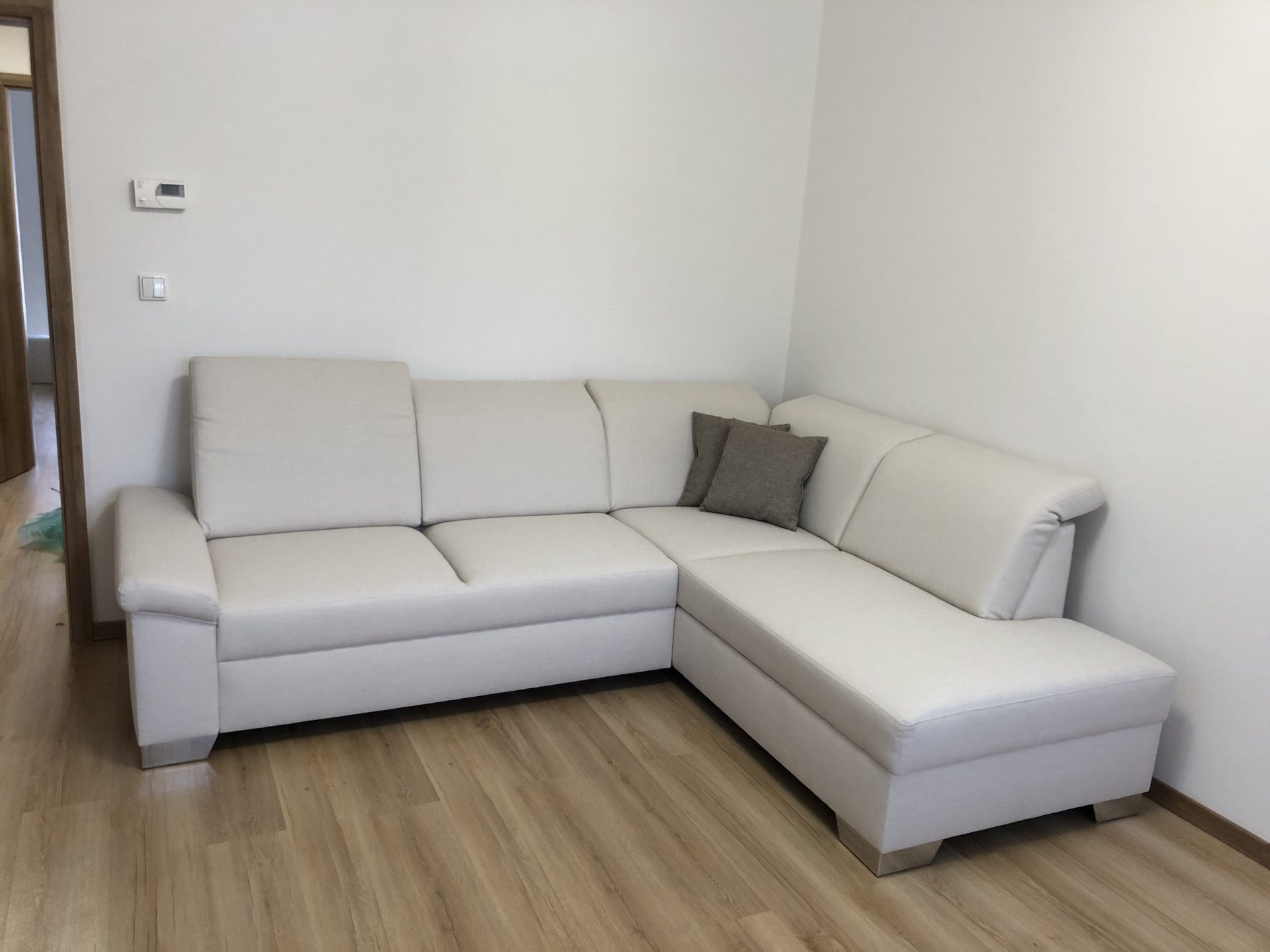 Emily – sedačka do L s elegantním vzhledem
