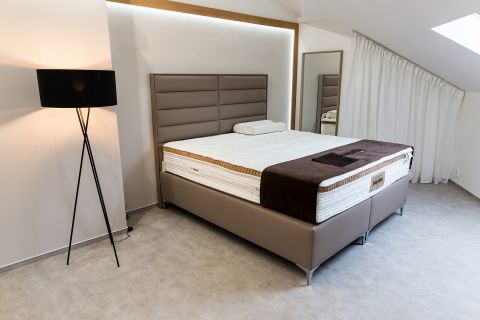 prodejna-horni-patro