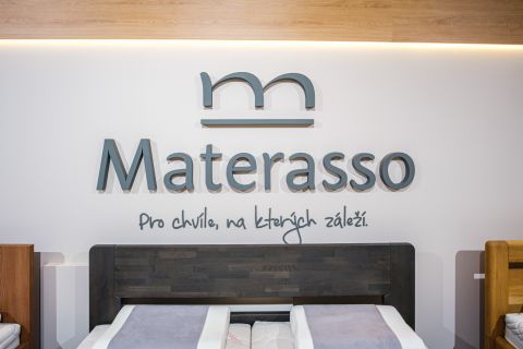 Postel s moderním designem pro maximální pohodlí slouží v Hluku-thumb-1